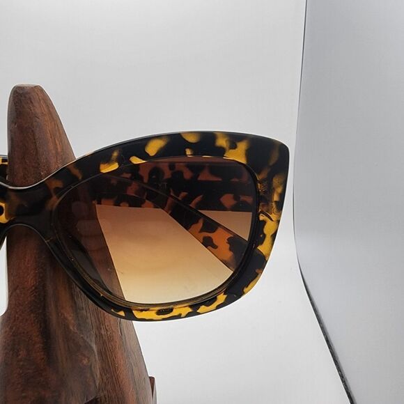 Tahari Tortoiseshell Sunglasses main image 11